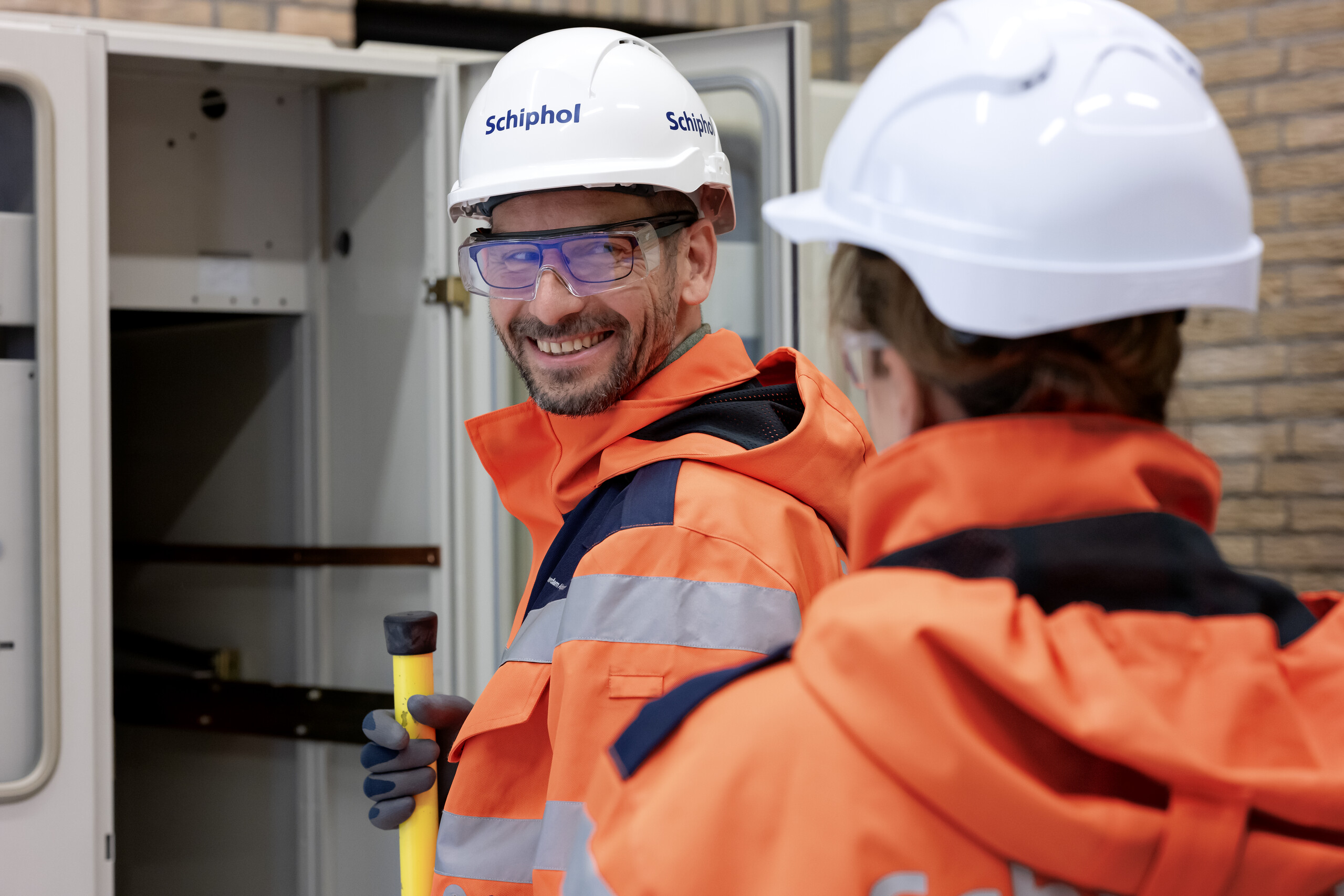 'Hoewel ik zelf niet met vliegtuigen werk, is de luchtvaart een boeiende sector en Schiphol een fascinerende werkomgeving.'